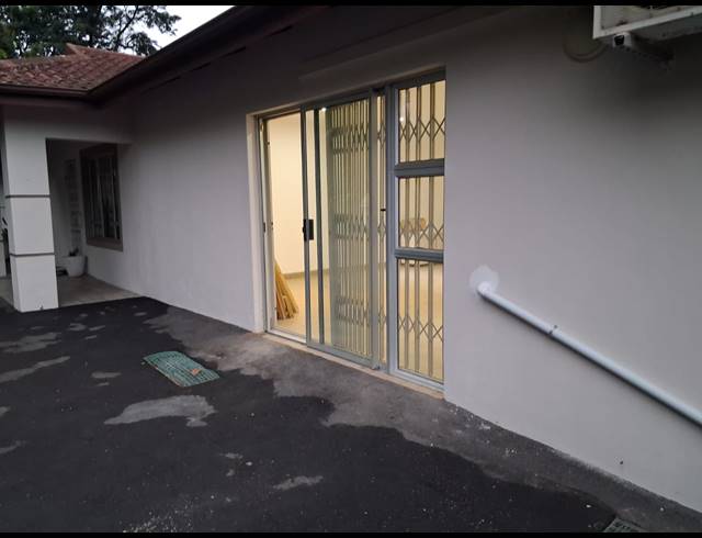 1 BEDROOM STUDIO APARTMENT TO LET IN WESTVILLE